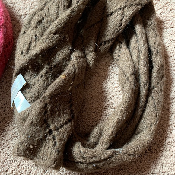 BUNDLE (3) AMERICAN EAGLE Scarf/Gloves - Picture 4 of 6